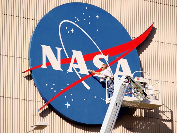 NASA - Link NASA.gov brings you the latest news, images and videos from America's space agency, pioneering the future in space...